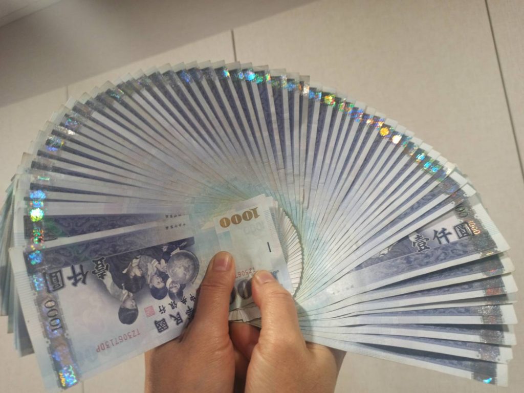 【家事】普發現金一萬元於父母子女間之法律關係 2