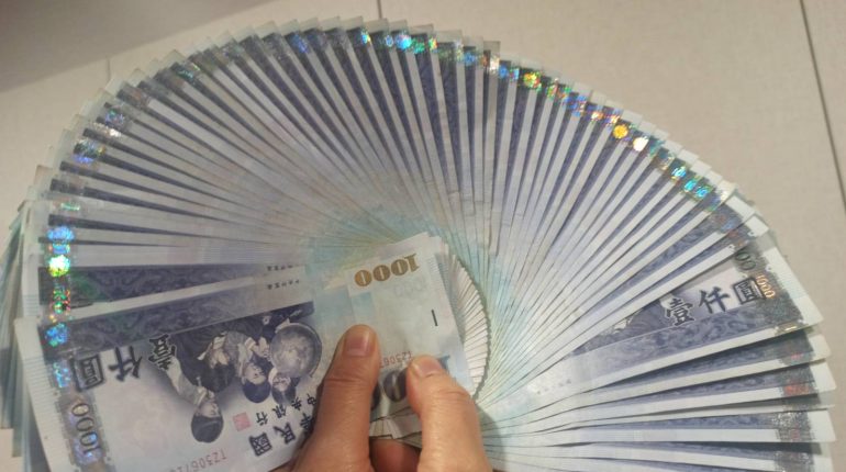 【家事】普發現金一萬元於父母子女間之法律關係 2