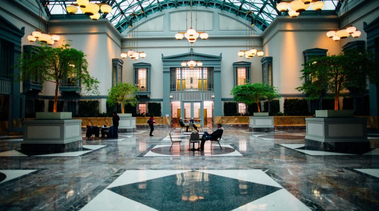 【不動產】管理委員會可否自己當原告向起造人建商請求損害賠償？ 1