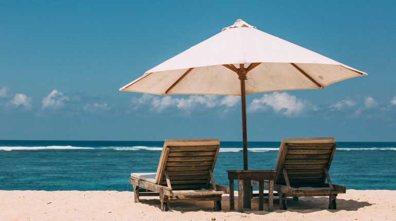 【勞資】雇主可以要求受雇人於特定期間不得休假嗎？ 1