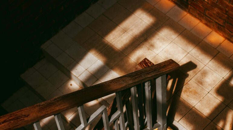 【不動產】公寓大廈住戶在樓梯間堆置雜物，可能面臨什麼法律問題？ 1