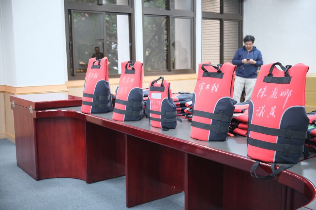 本所鄧湘全律師出席桃園市政府觀光局舉辦之「中華民國常不輕協會捐贈救生衣」記者會 6