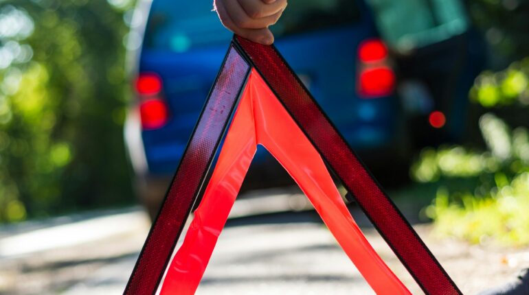 【交通】沒有相撞而發生車禍，跑掉不會構成肇事逃逸罪嗎？ 1