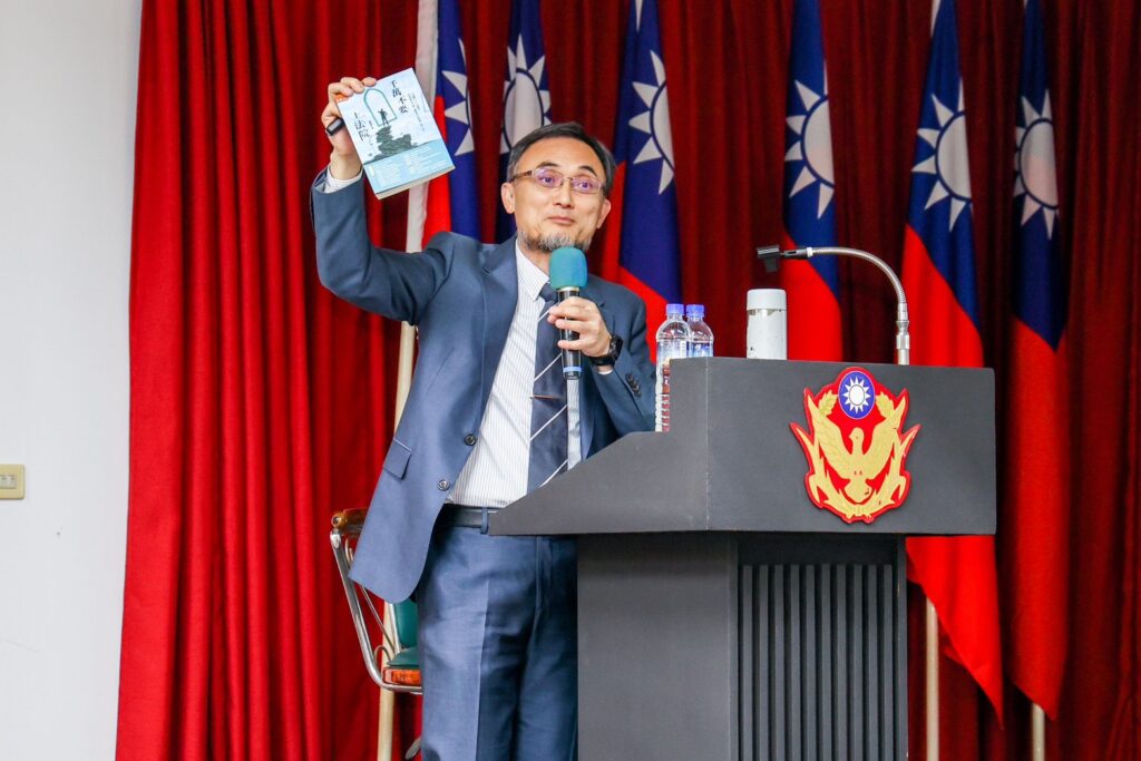 本所鄧湘全律師前往高雄仁武警政署保五總隊演講「如何成為一位好警察」！ 4
