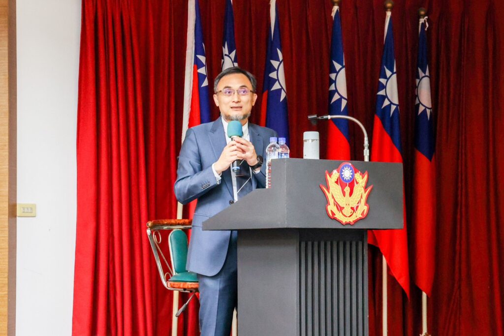 本所鄧湘全律師前往高雄仁武警政署保五總隊演講「如何成為一位好警察」！ 5